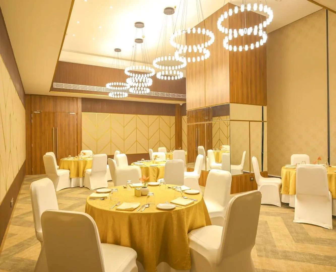 ****  Rhythm Gurugram Hotel & Suites, Sohna Road Gurgaon India